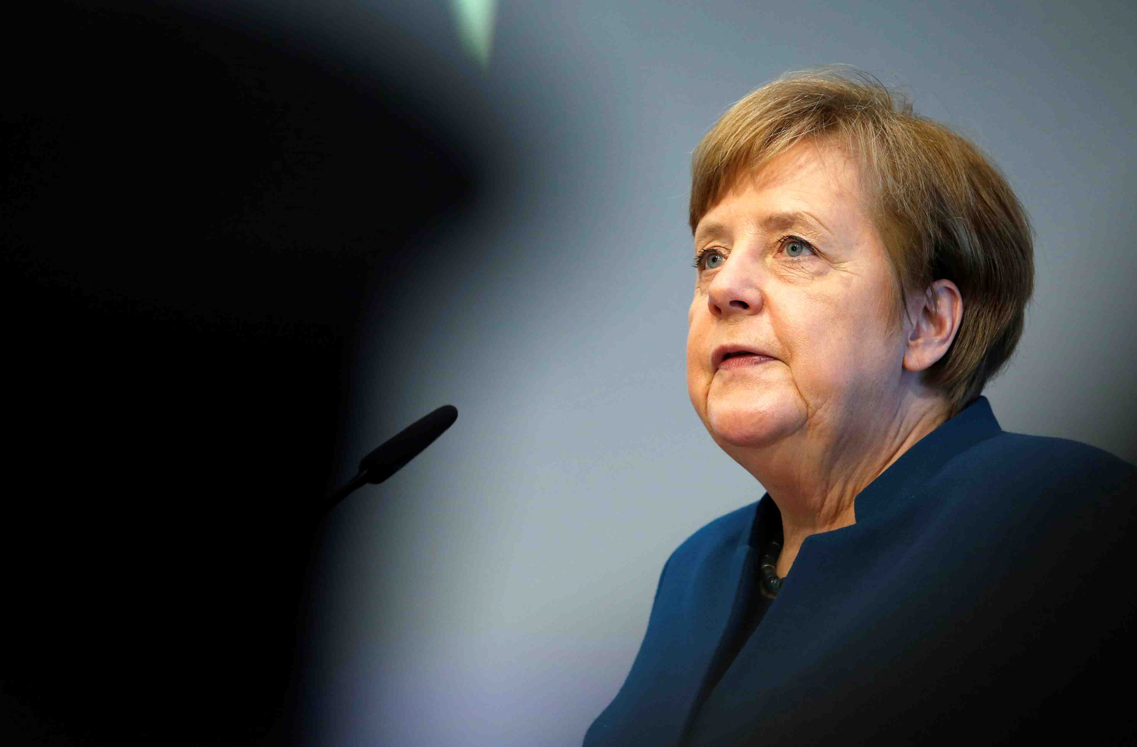 Merkel a haftar: "pas de solution militaire au conflit en libye"