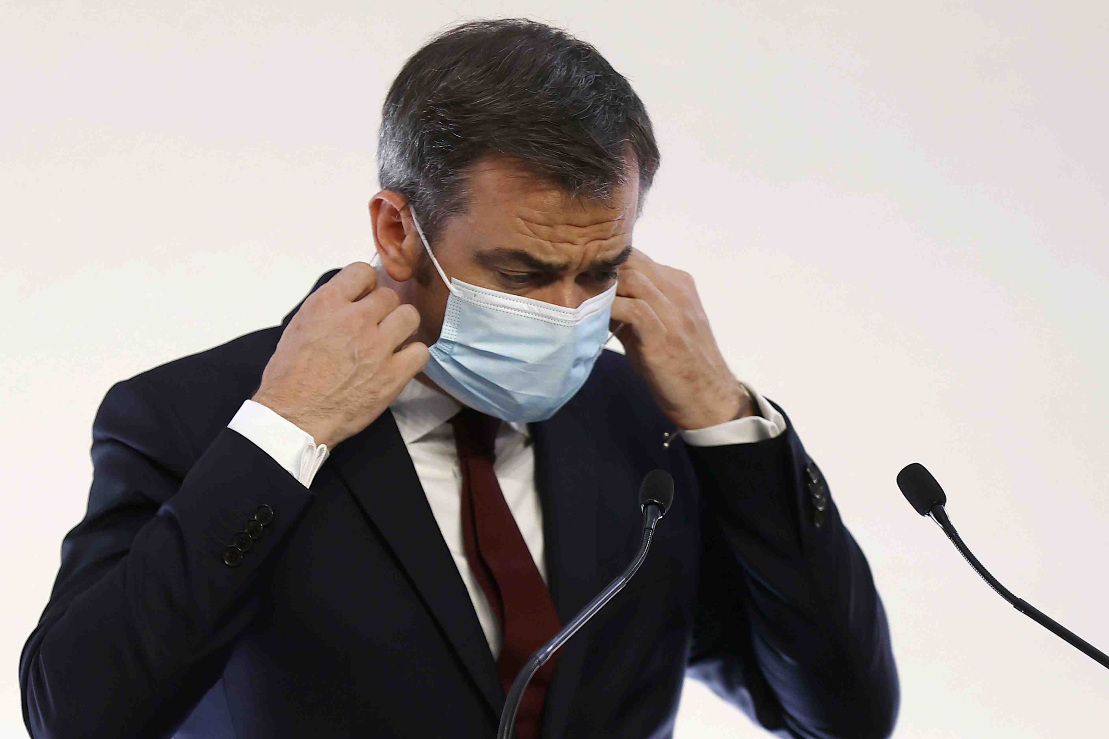 France: pas de confinement pour les seules personnes agees, dit attal