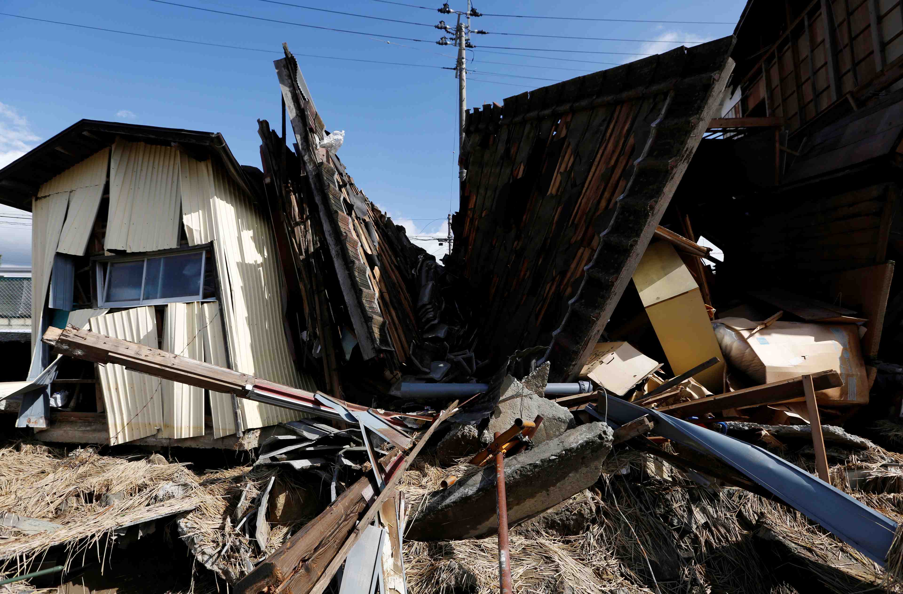 Le bilan du puissant typhon au japon s'alourdit a 74 morts