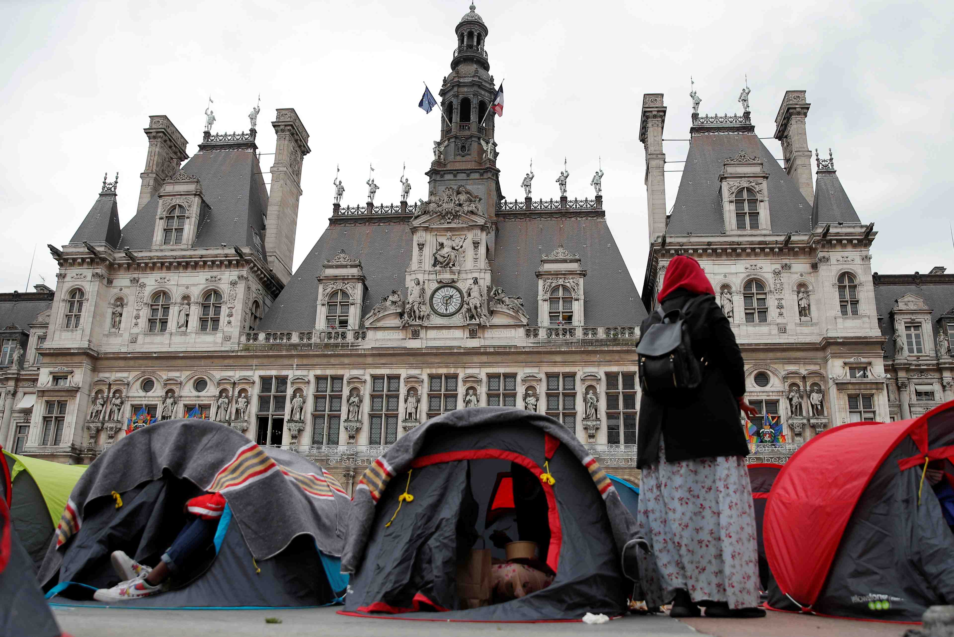 Un campement de migrants evacue a paris