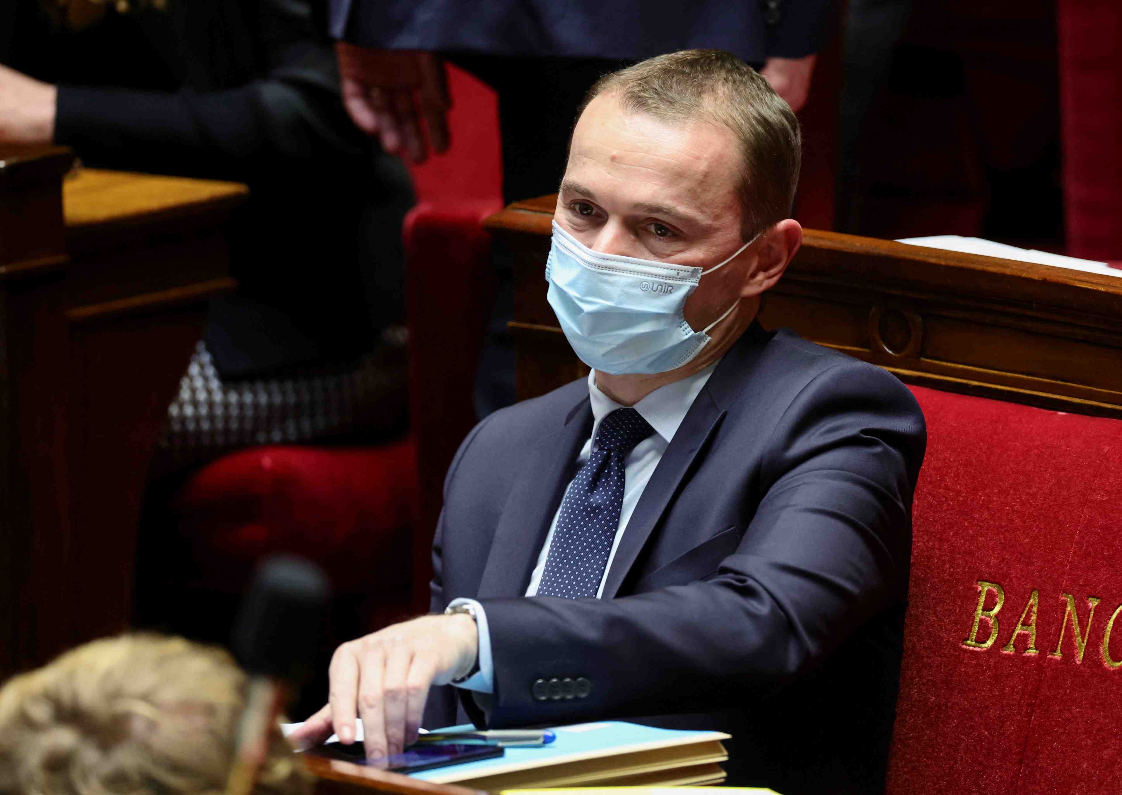 "trop tot" pour remettre en cause la prevision de croissance pour 2022, dit dussopt