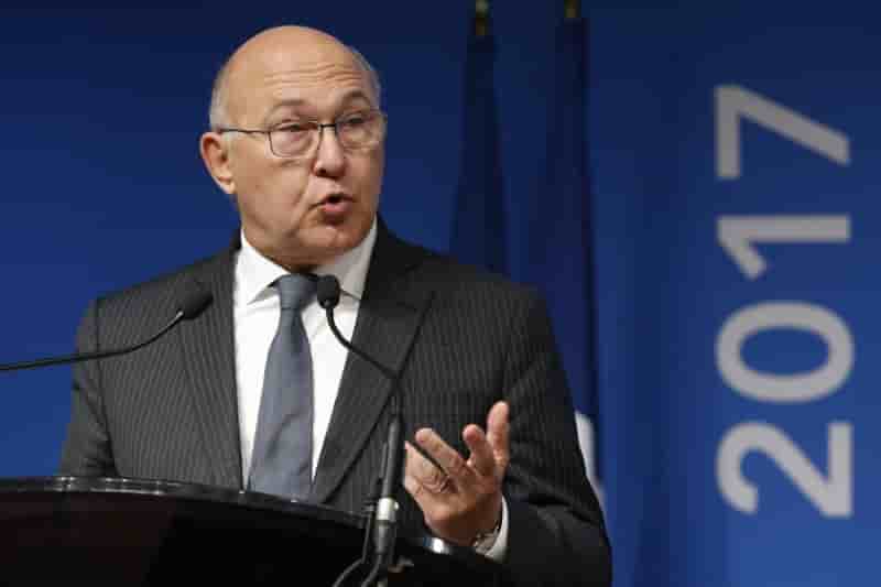 Le deficit public poursuit sa lente decrue