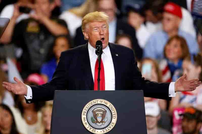 Pour son 100e jour, trump rejoint ses partisans, dedaigne la presse