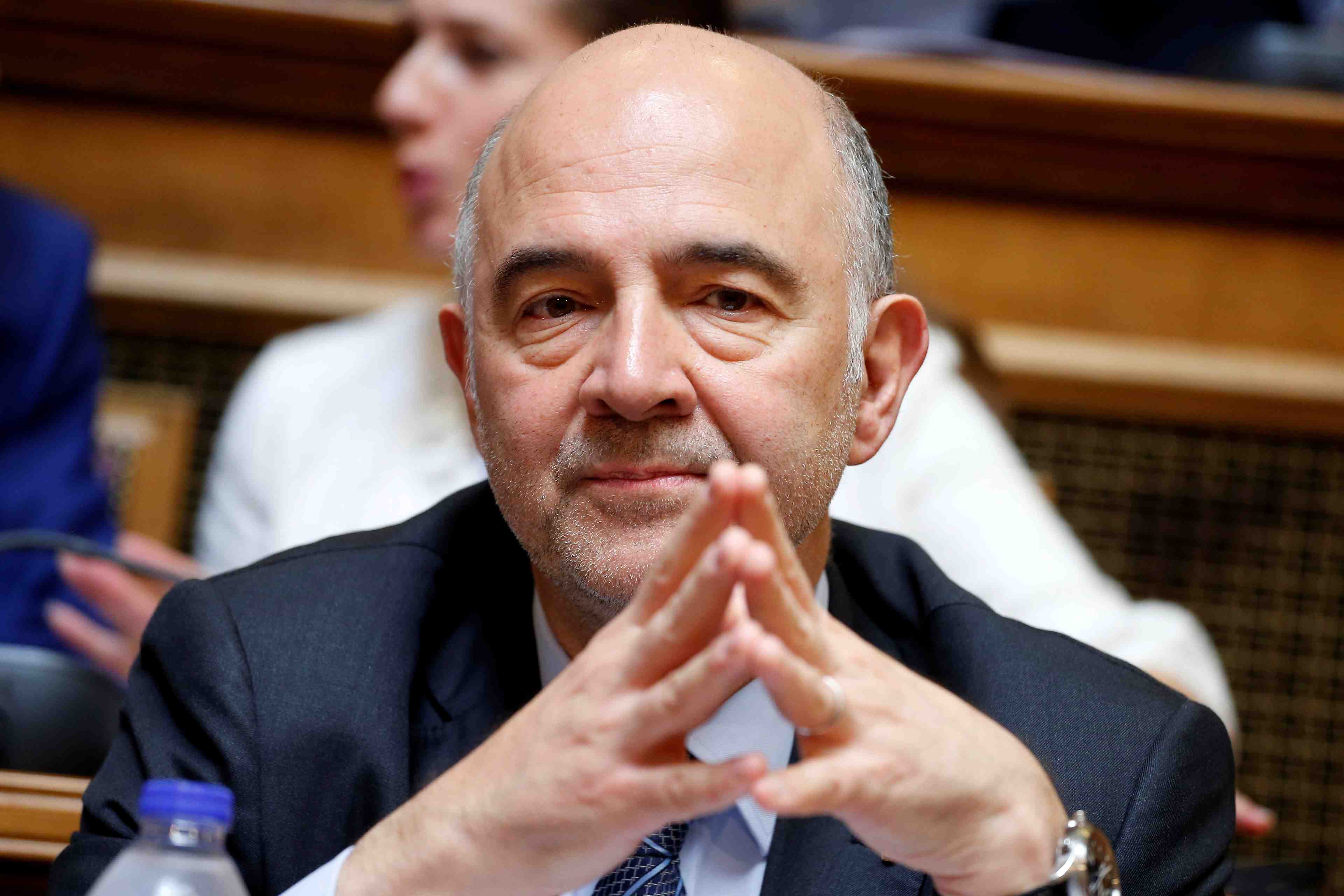 Une hausse des depenses serait un recul pour l'italie, dit moscovici