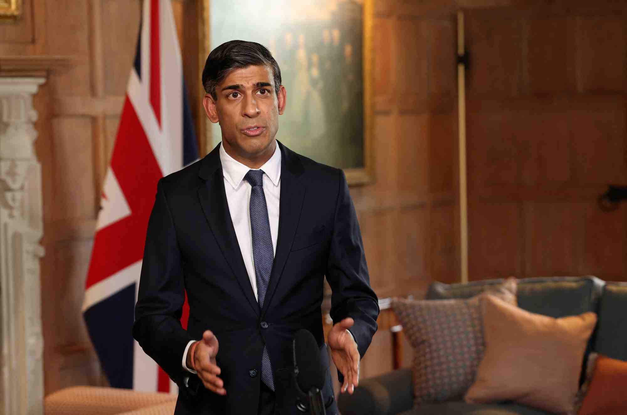 Le premier ministre britannique rishi sunk enregistre un message video sur la situation en israel