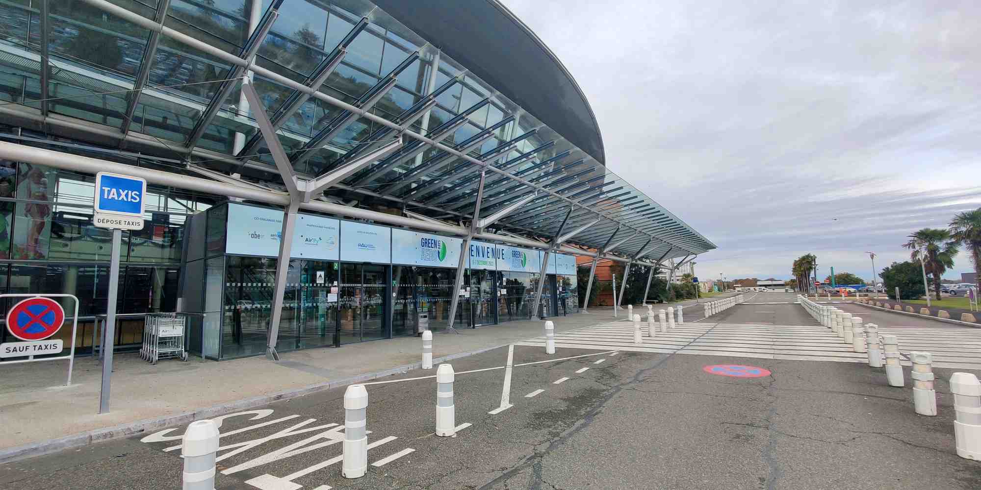L'aéroport de Pau-Pyrénées (Pyrénées-Atlantiques) devrait afficher en 2024 la moitié de son trafic de 2019.
