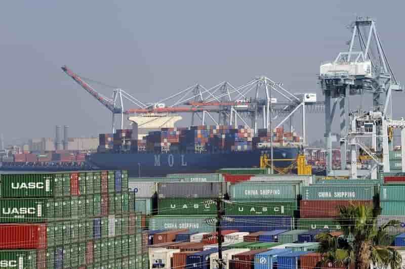 Le deficit commercial americain au plus bas depuis 2009 en fevrier