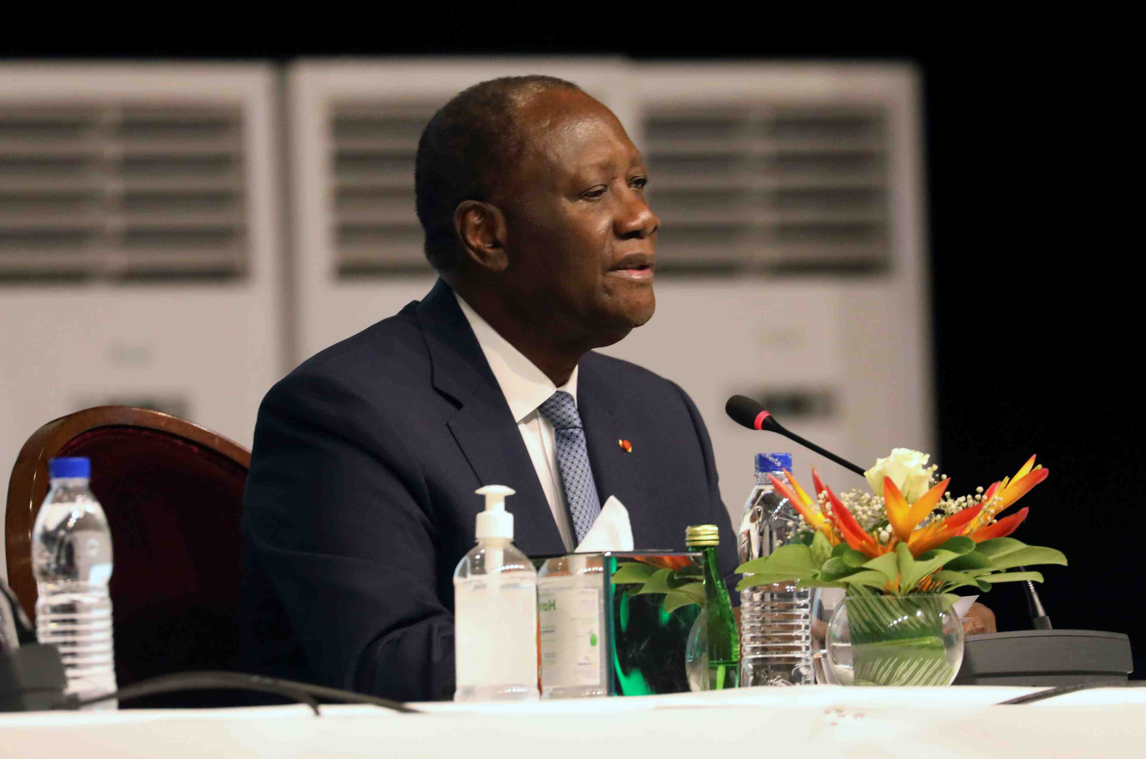 Le president ivoirien alassane ouattara candidat a l'election d'octobre