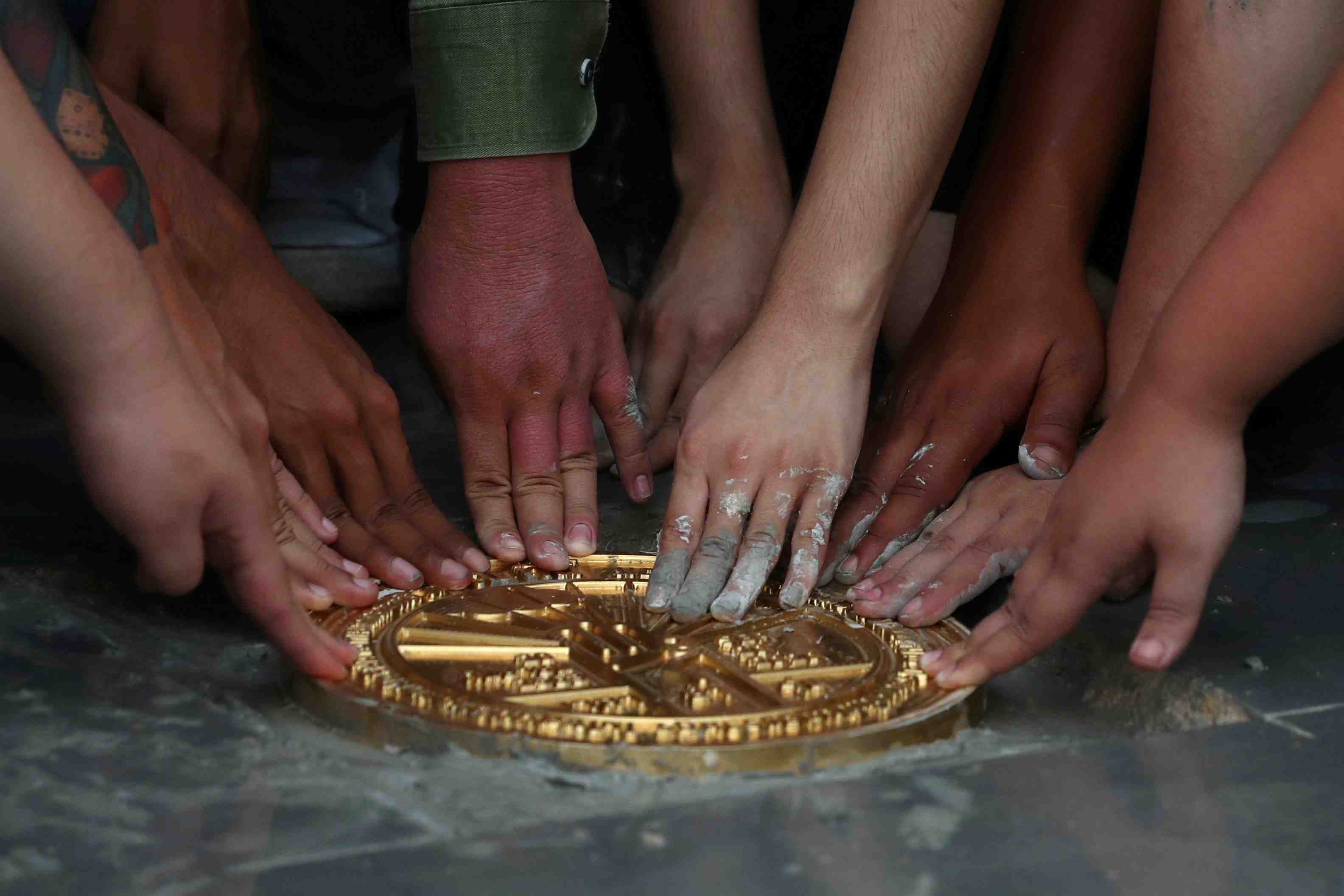 Thailande: retrait de la plaque deposee pres du grand palais de bangkok