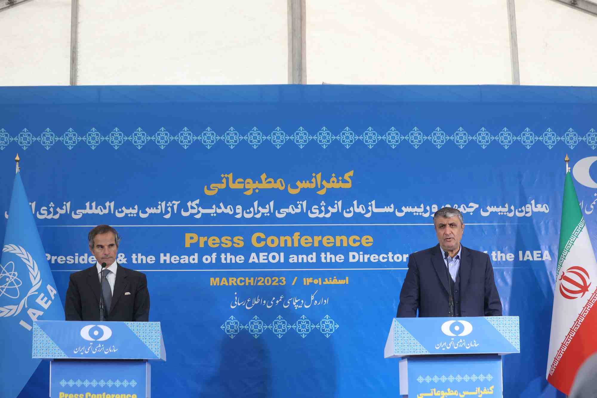 Le chef de l'organisation iranienne de l'energie atomique mohammad eslami et le directeur general de l'aiea rafael grossi