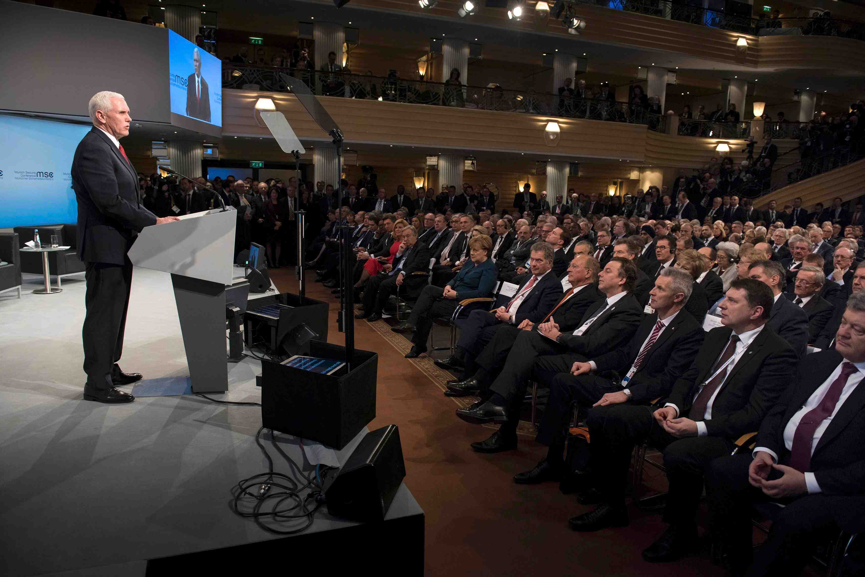 Mike pence tente de rassurer les europeens a propos de l'otan