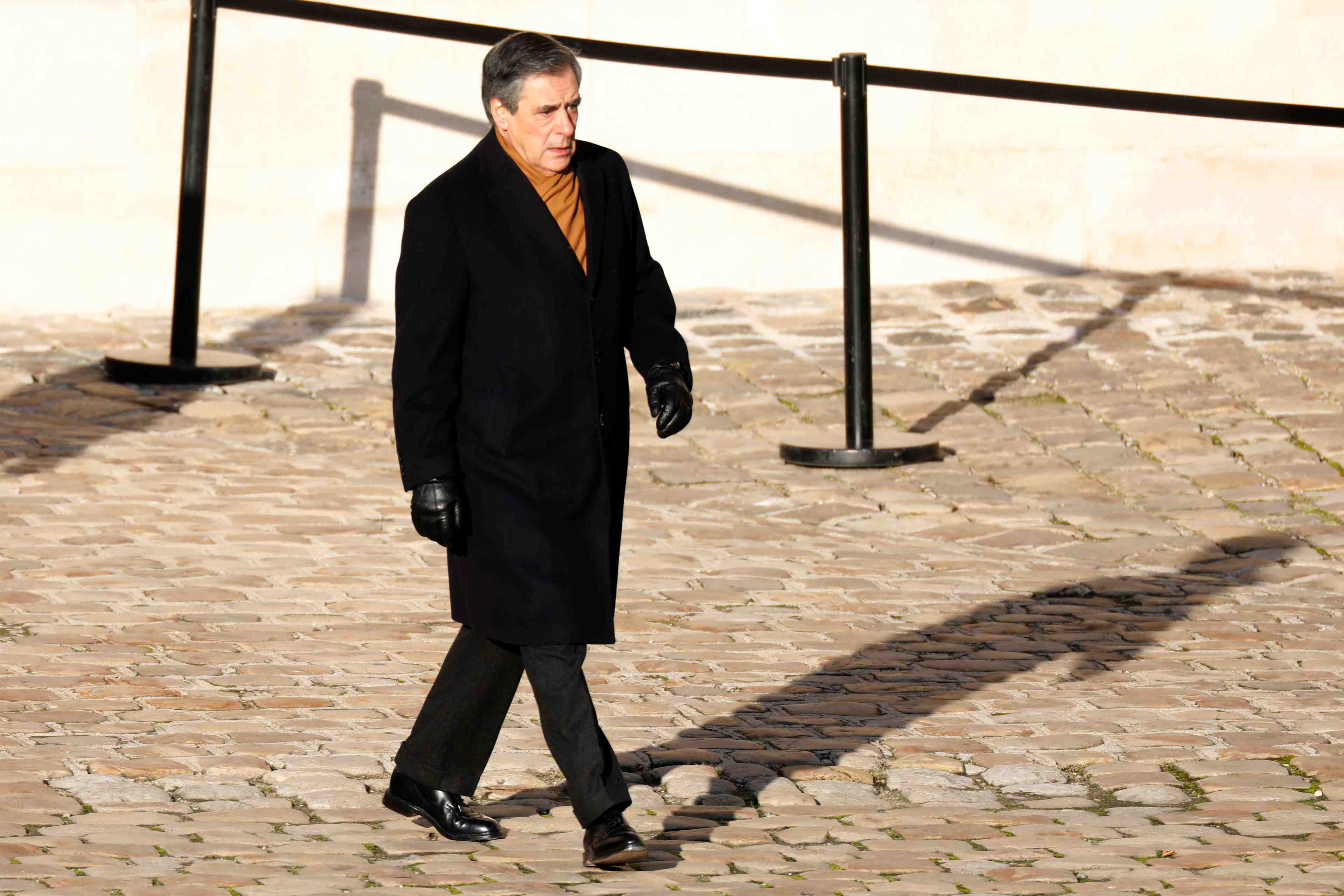"je ne chercherai pas a revenir", affirme francois fillon