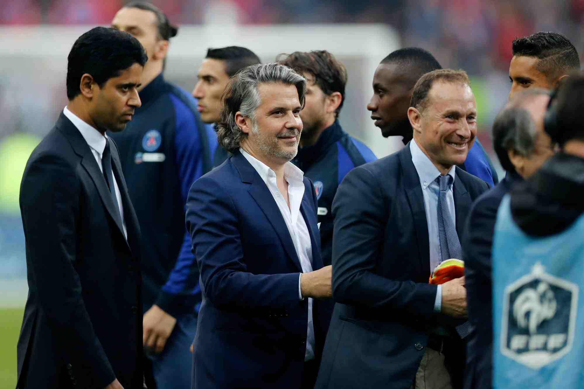 Photo de vincent labrune (centre) au stade de france