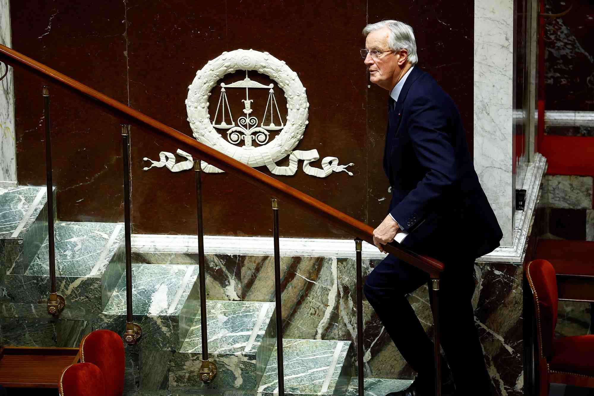Le premier ministre francais michel barnier arrive pour prononcer un discours annoncant l'utilisation par le gouvernement francais de l'article 49.3