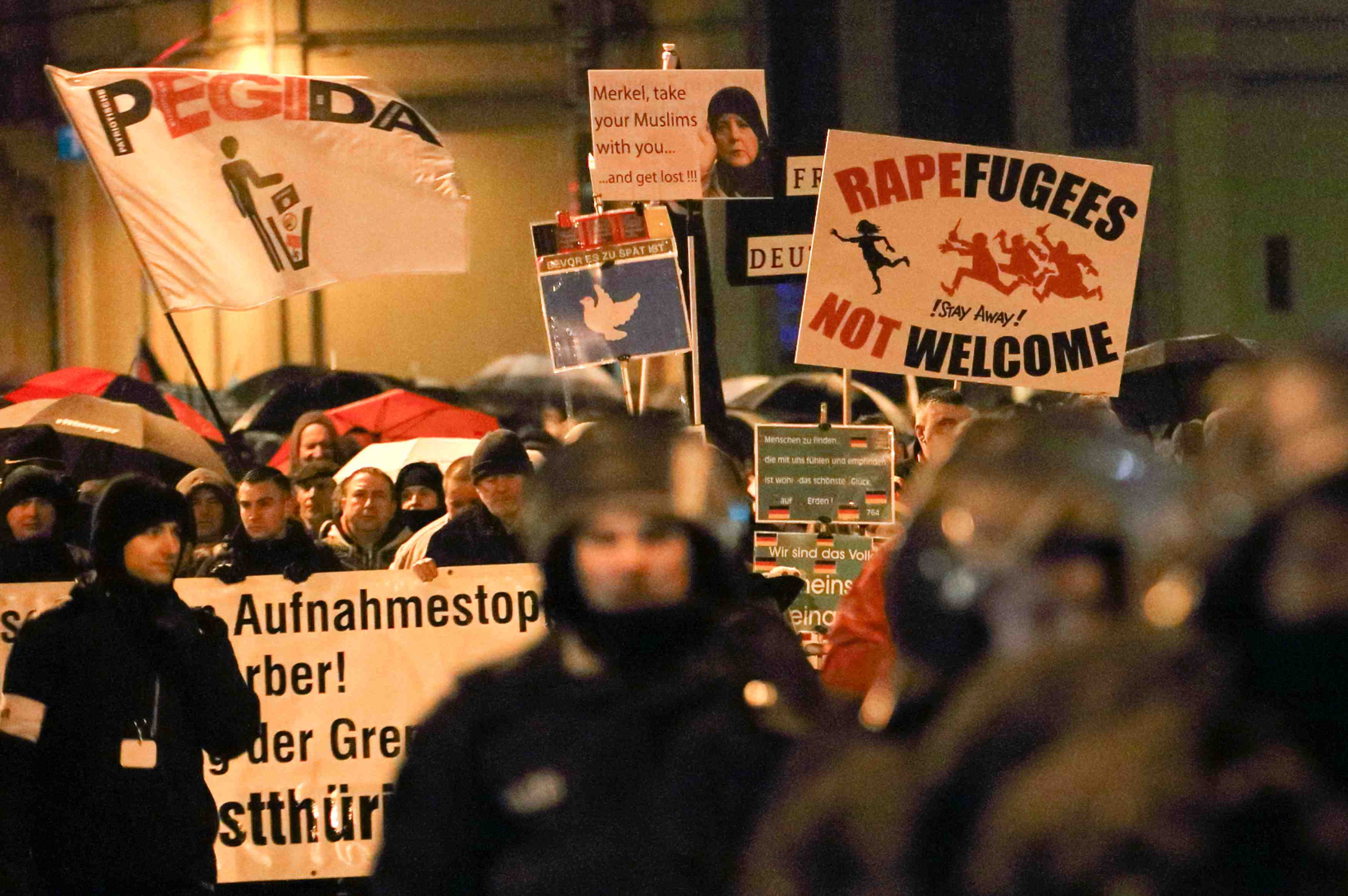 Violences en marge d'une manifestation d'extreme droite contre l'immigration a leipzig