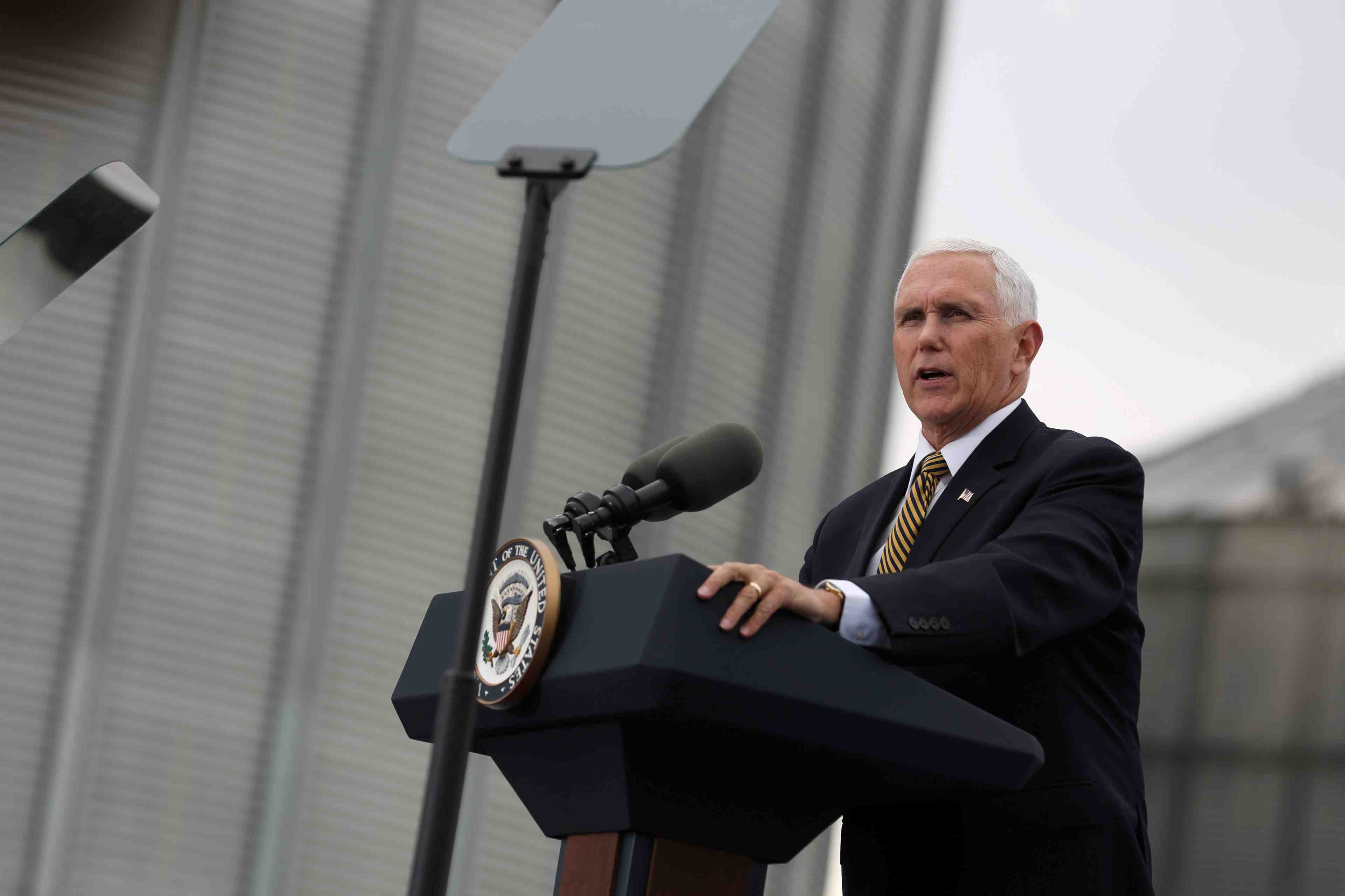 Usa/"impeachment": pence et giuliani refusent de cooperer a l'enquete
