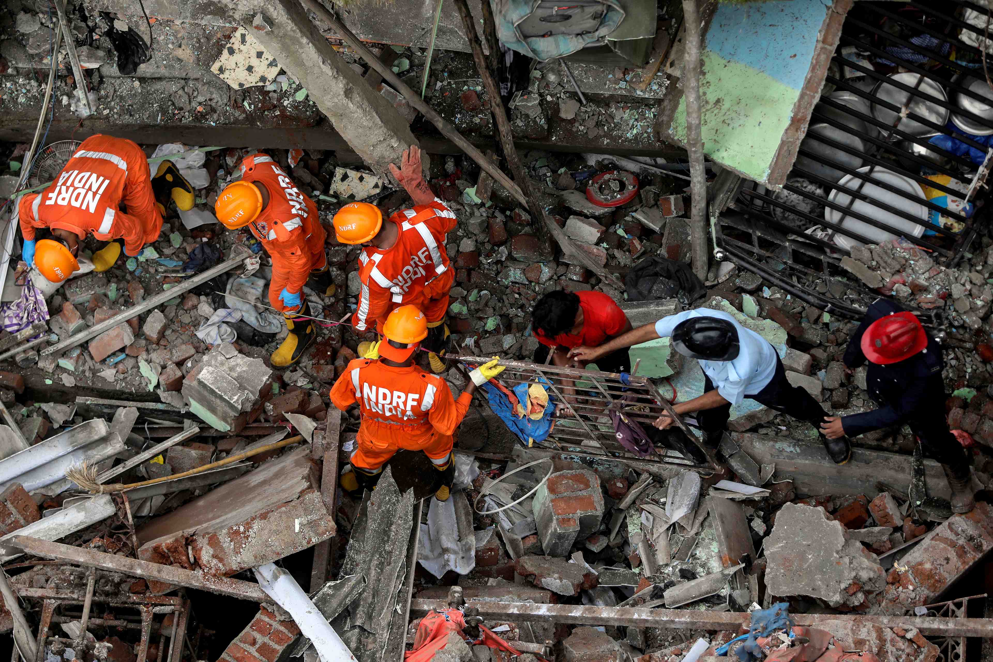 Inde: au moins huit morts dans l'effondrement d'un immeuble a bombay