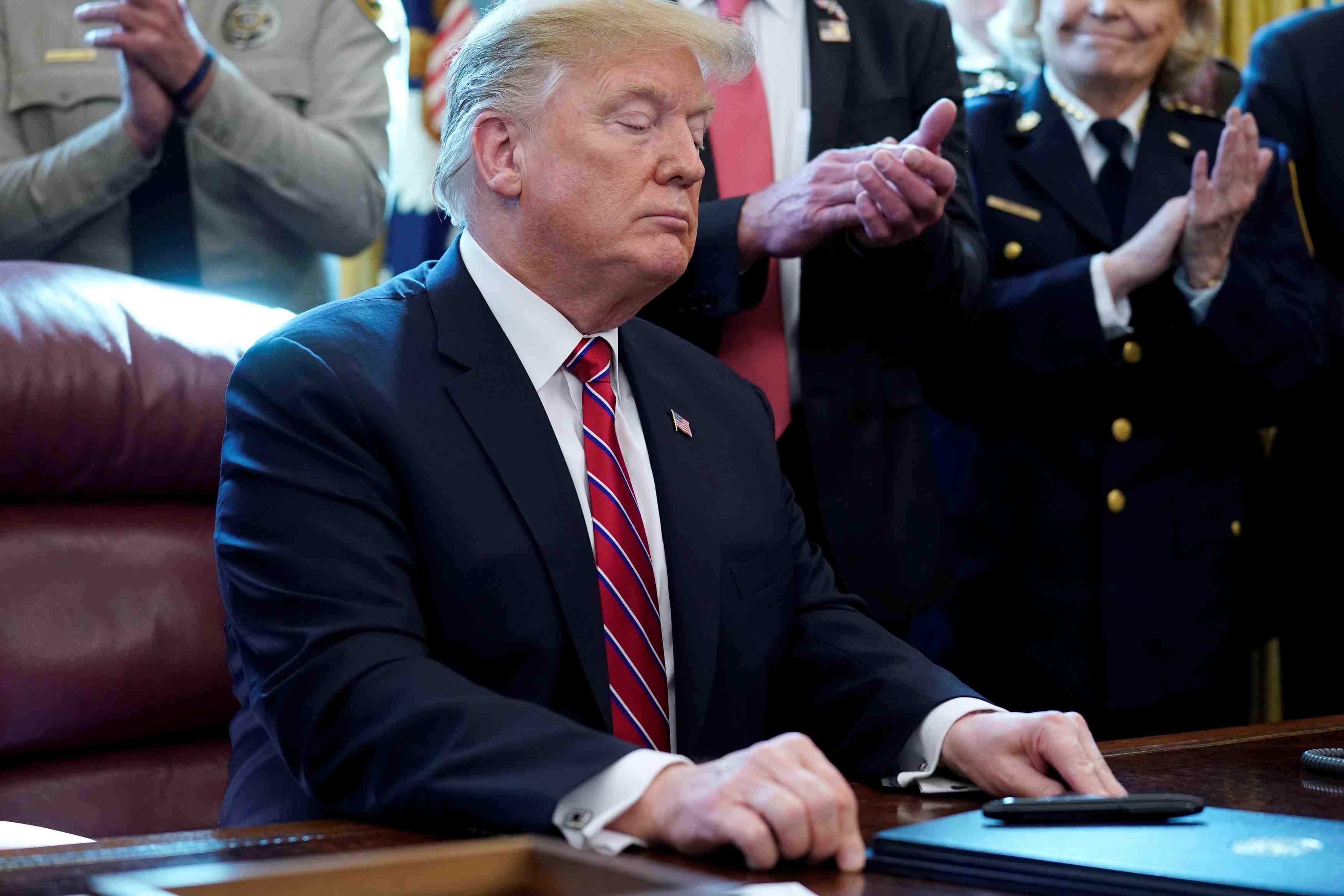 Le senat passe outre un veto de donald trump