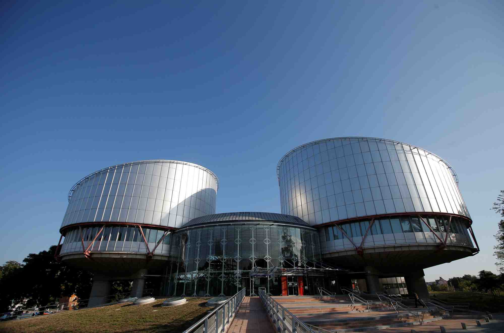 Le batiment de la cour europeenne des droits de l'homme est vu avant le debut d'une audience a strasbourg