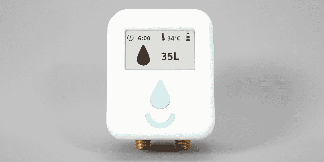 Un couple des Hautes-Pyrénées a inventé un boîtier qui s'installe sur la douche pour programmer la consommation d'eau et la stopper si nécessaire.