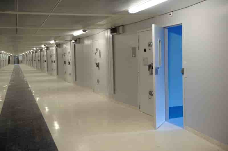 La controleure des prisons contre la retention de surete