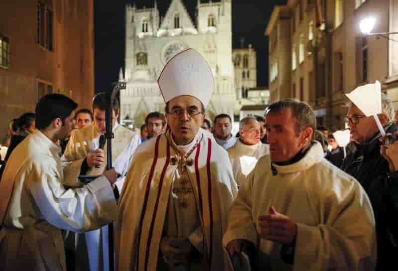 Le cardinal barbarin nie avoir couvert des actes pedophiles