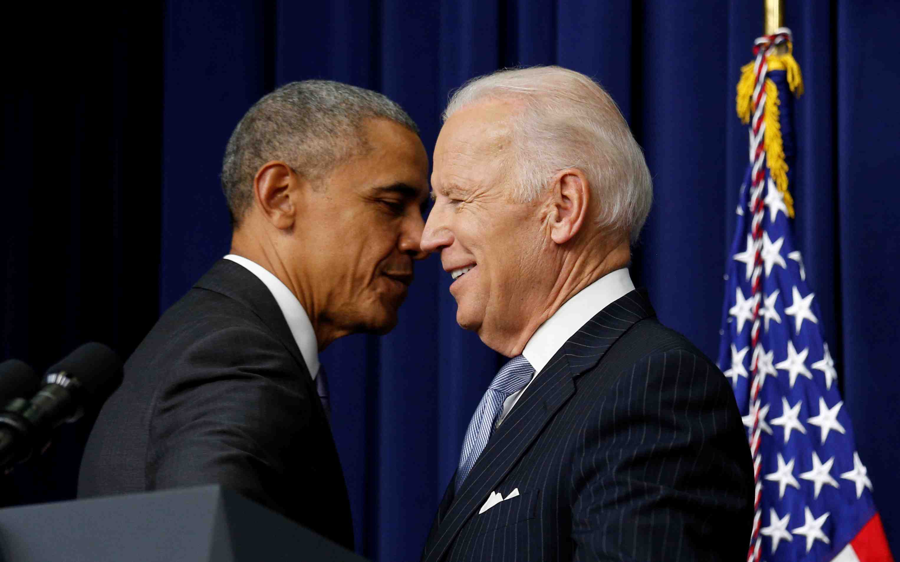 Obama permet a biden de lever 11 millions de dollars lors de son premier meeting de campagne