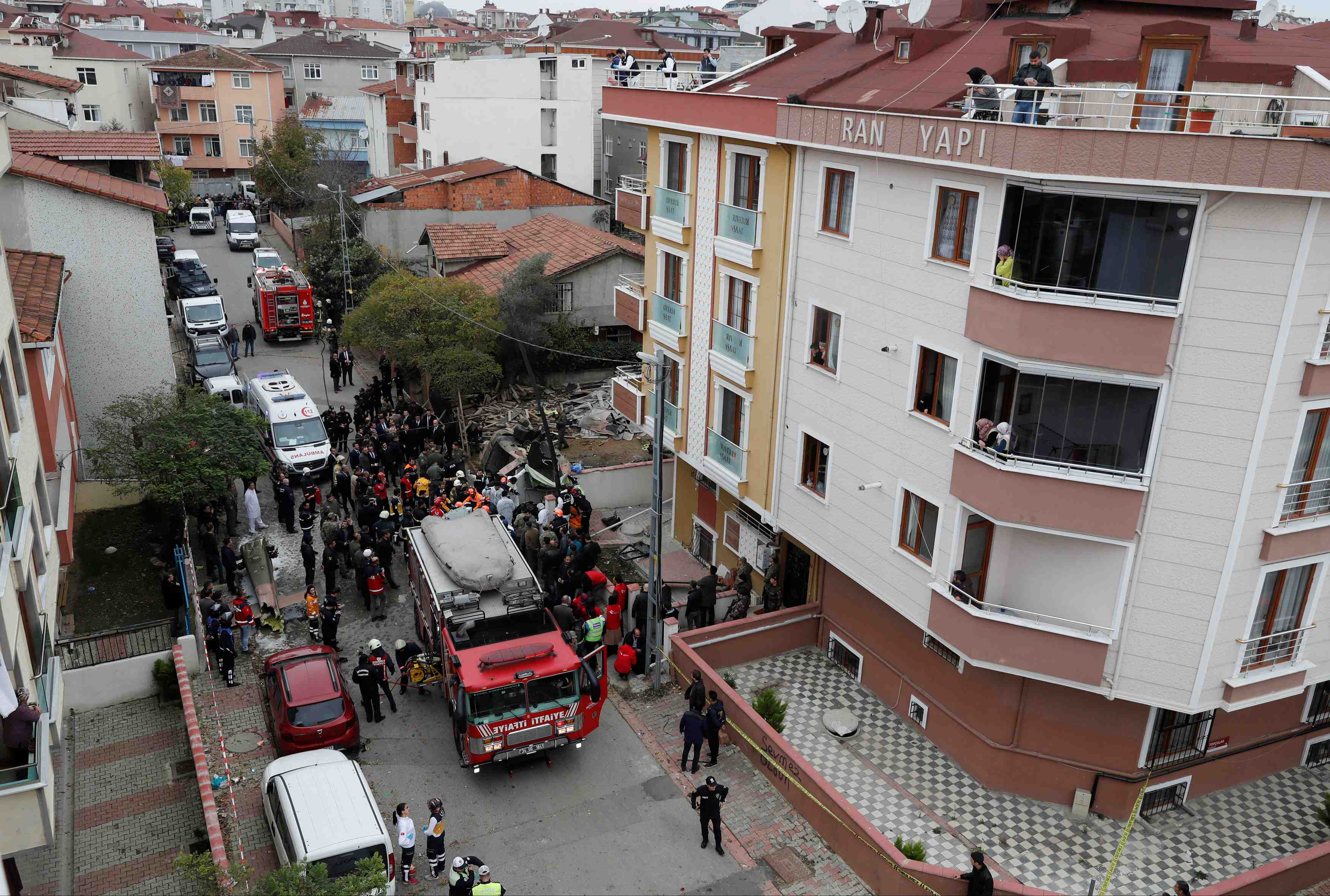 Un helicoptere militaire s'ecrase a istanbul, quatre morts
