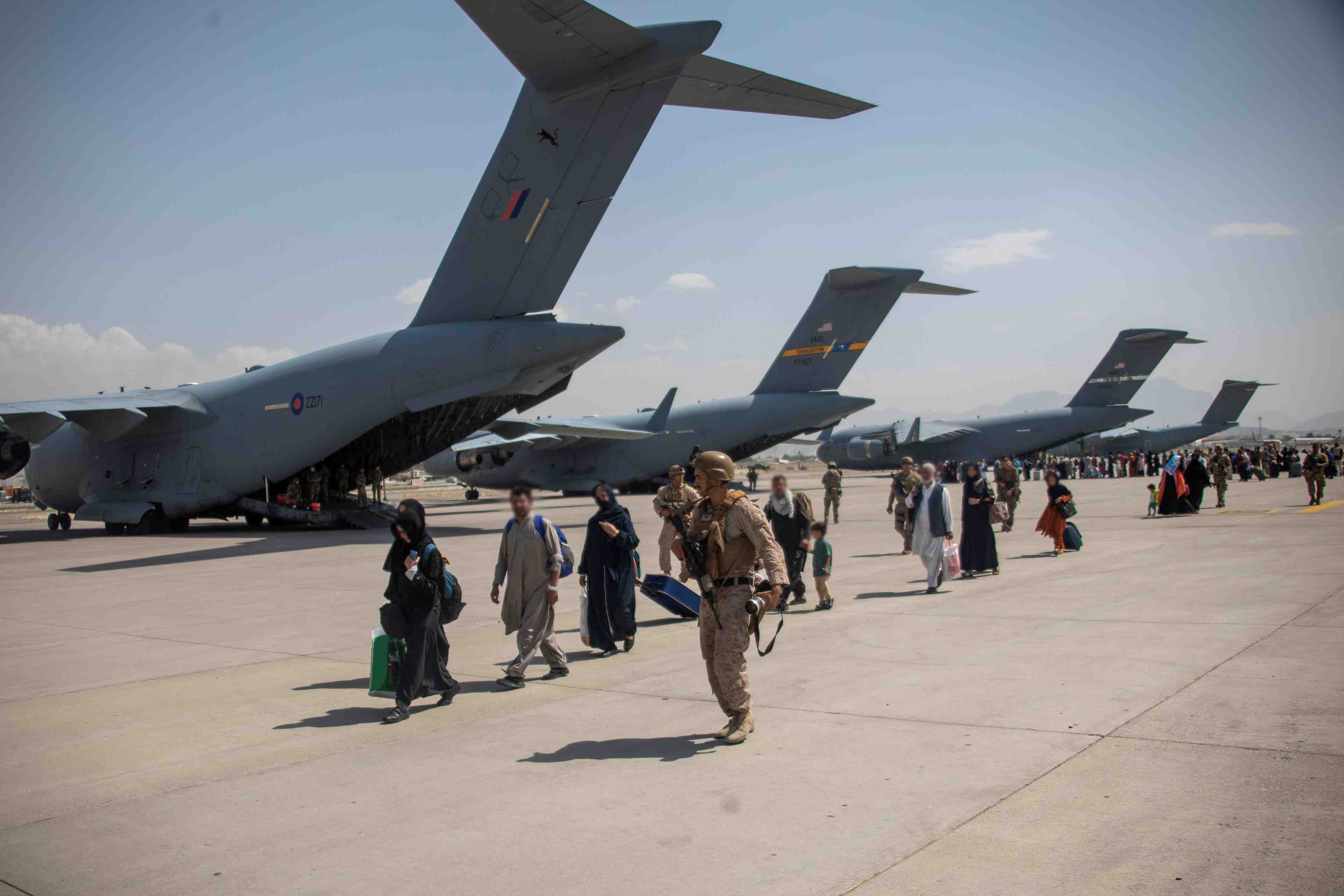 Un afghan sur liste d'interdiction de vol evacue vers le royaume-uni