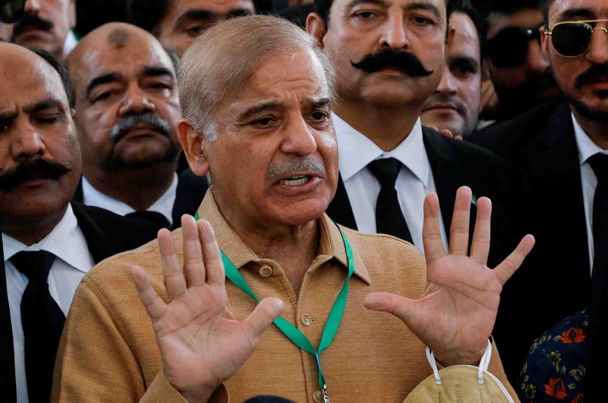 Pakistan: shehbaz sharif presente sa candidature pour devenir premier ministre