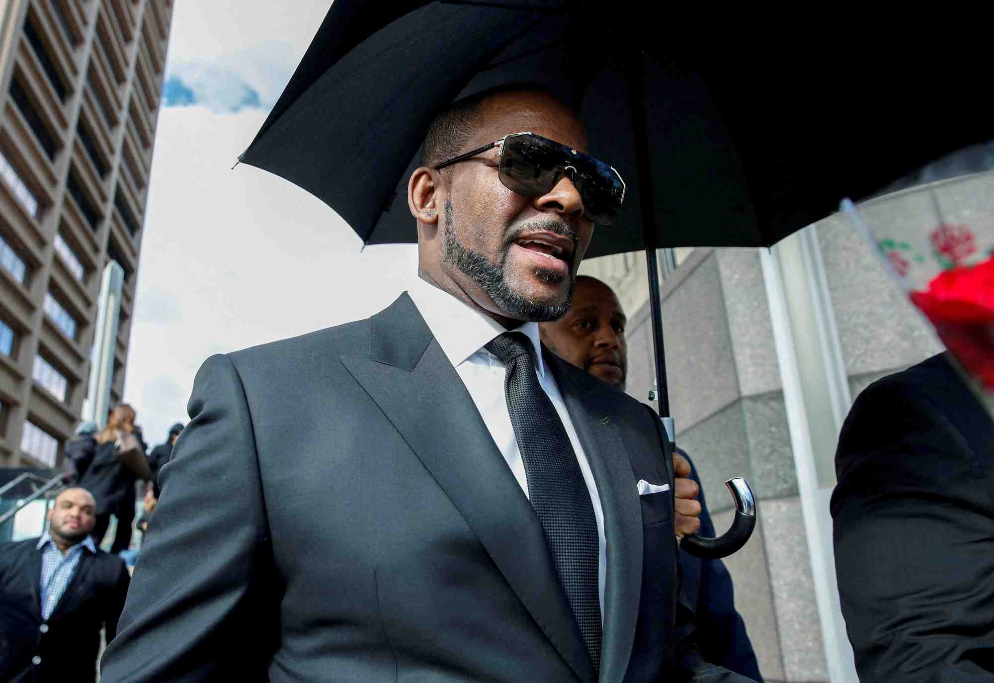 Etats-unis: le chanteur r. kelly condamne a 30 ans de prison pour crimes sexuels