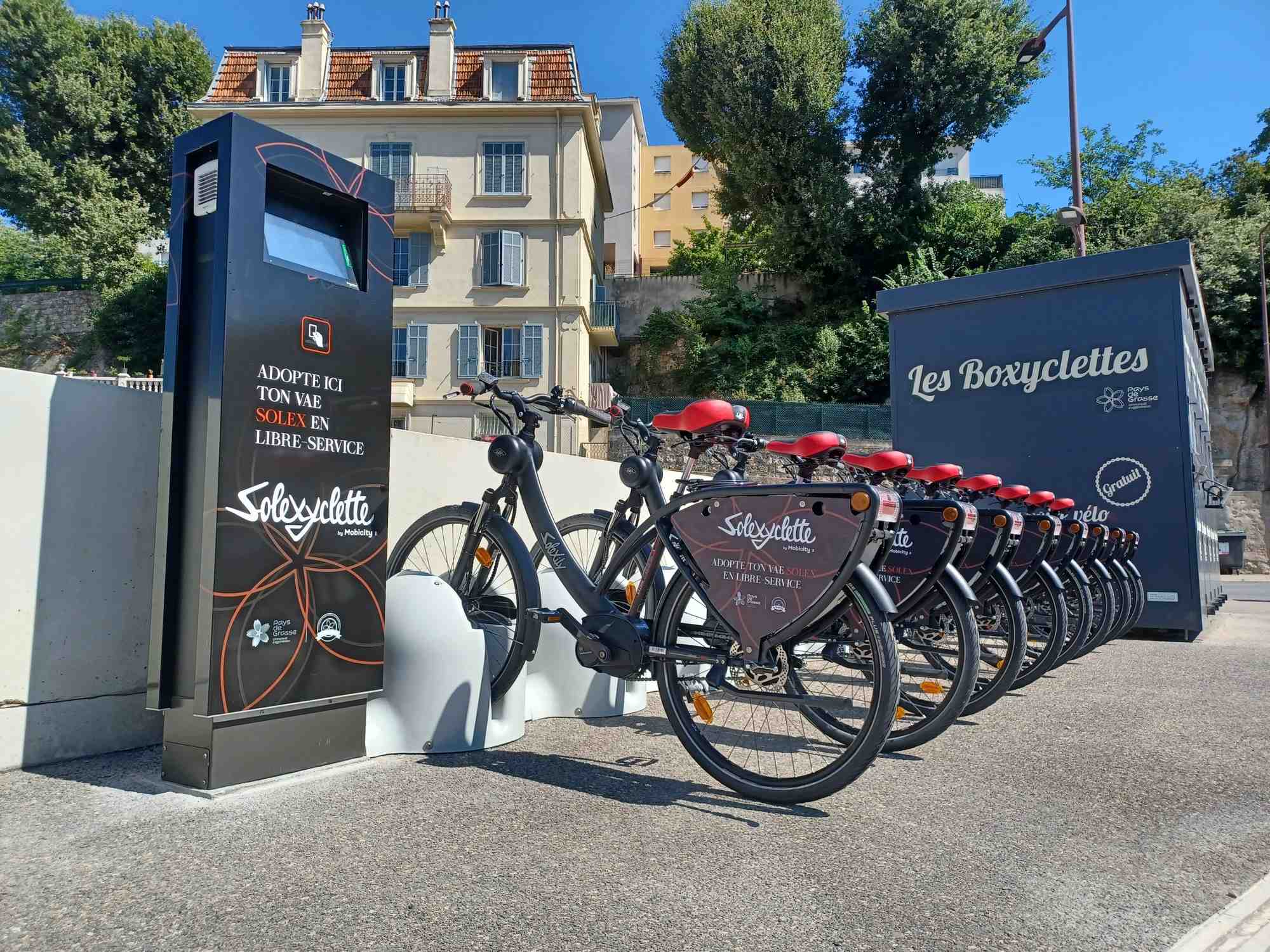 Nouveau venu sur le marché des flottes municipales en libre-service, Rebirth a emporté le marché dans quatre villes moyennes dont celui de Grasse ici en photo.