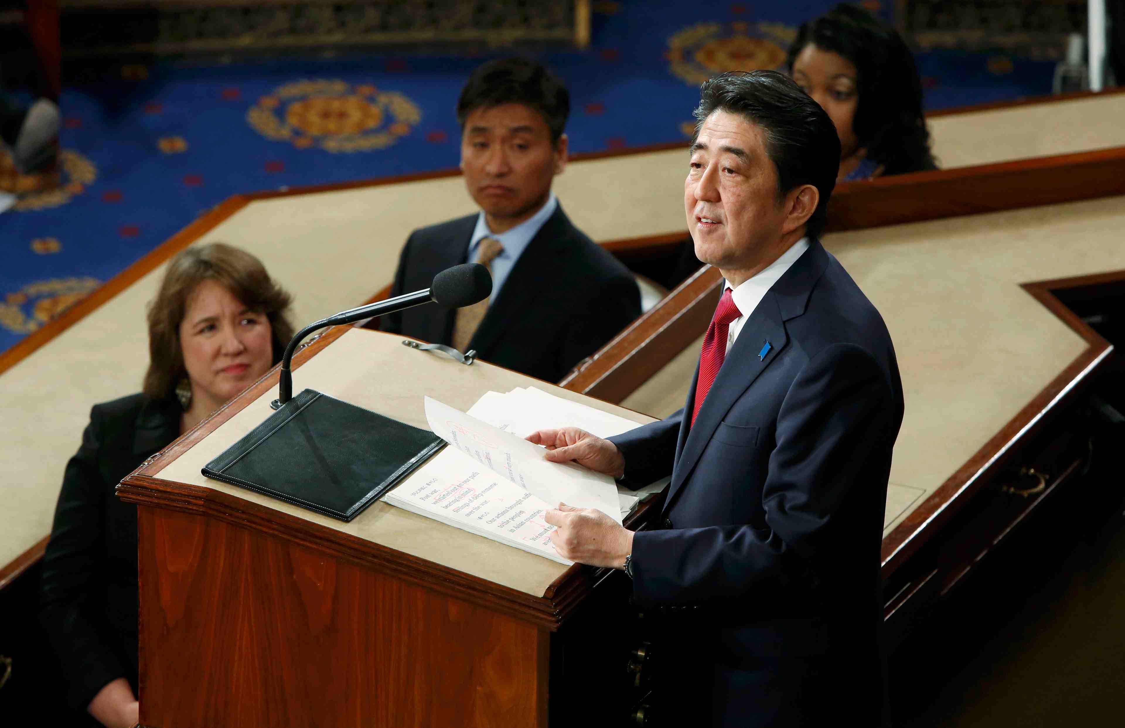 A washington, le premier ministre japonais exprime son repentir a propos de la guerre de 39-45