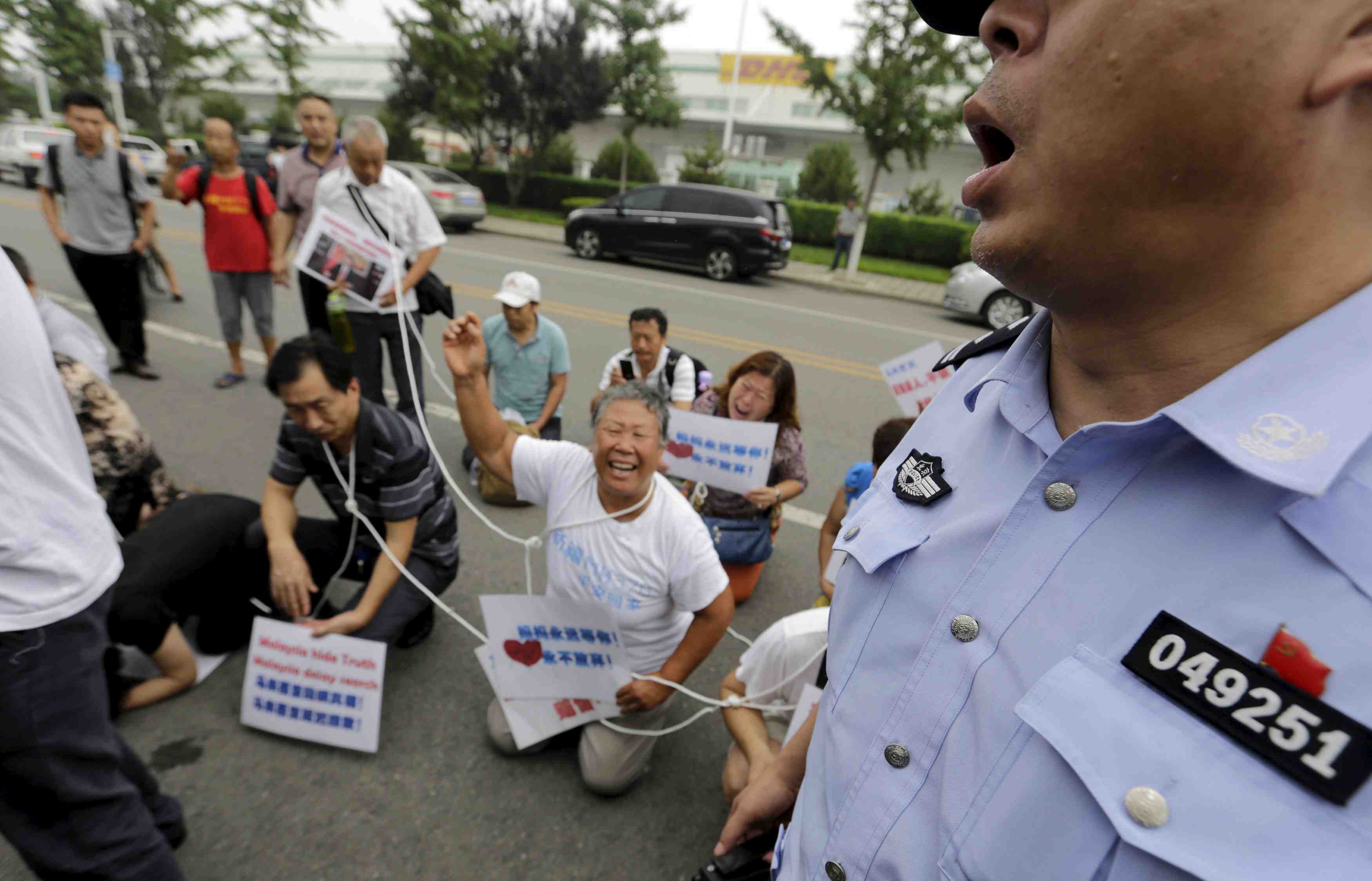 Tensions a pekin avec des proches de victimes du vol mh370