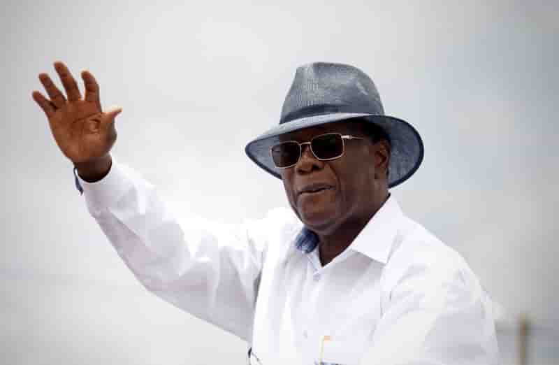 Alassane ouattara face a neuf autres candidats lors de la presidentielle en cote d'ivoire