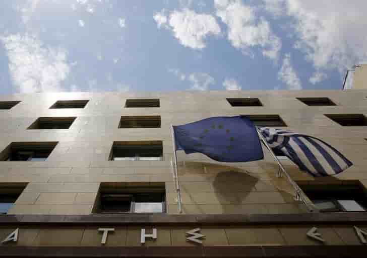 Negociations dans la defiance entre bruxelles et athenes