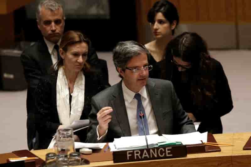 La france appelle russie et usa a s'engager a une solution en syrie