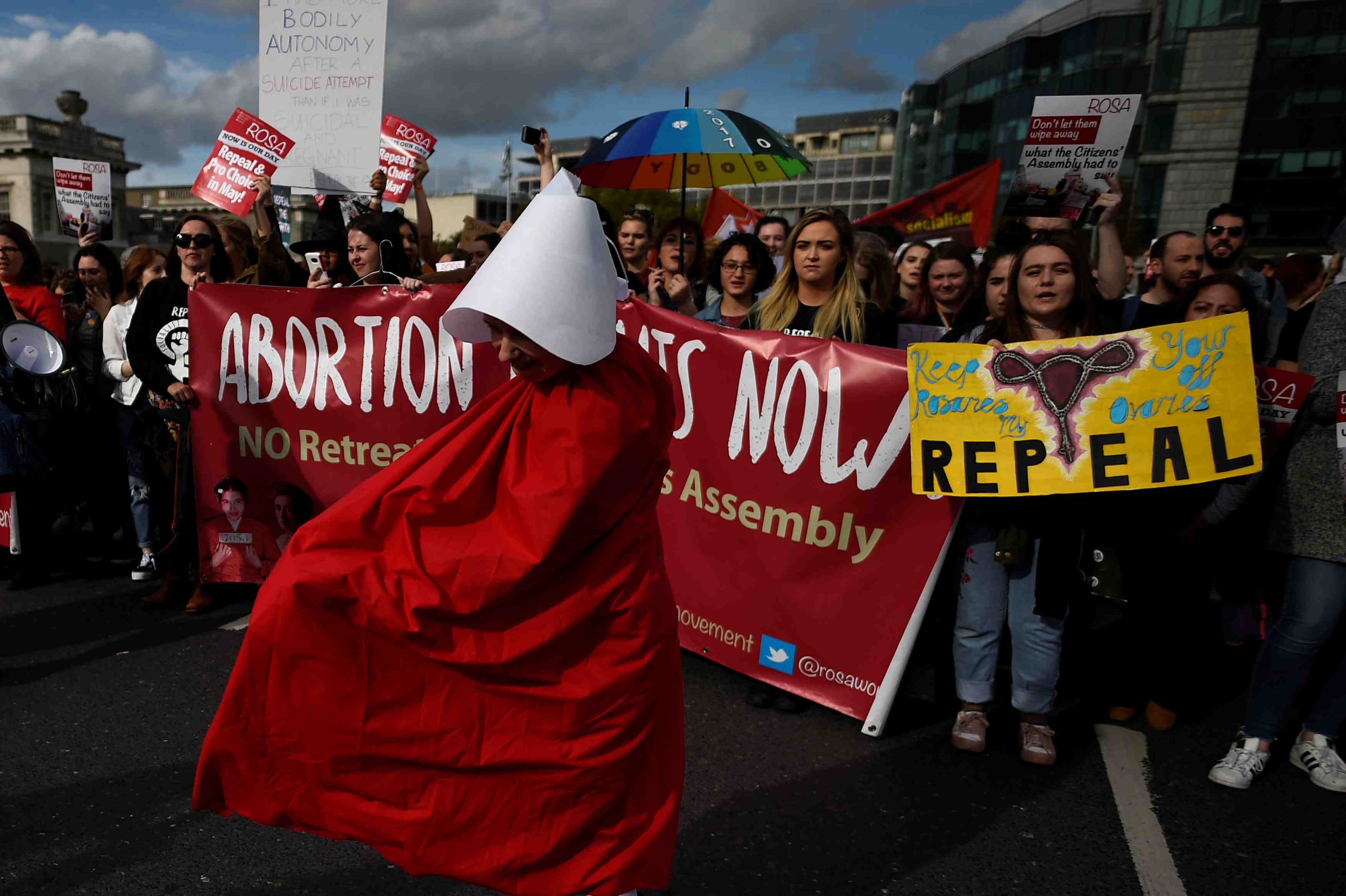 Des dizaines de milliers d'irlandais marchent pour l'avortement