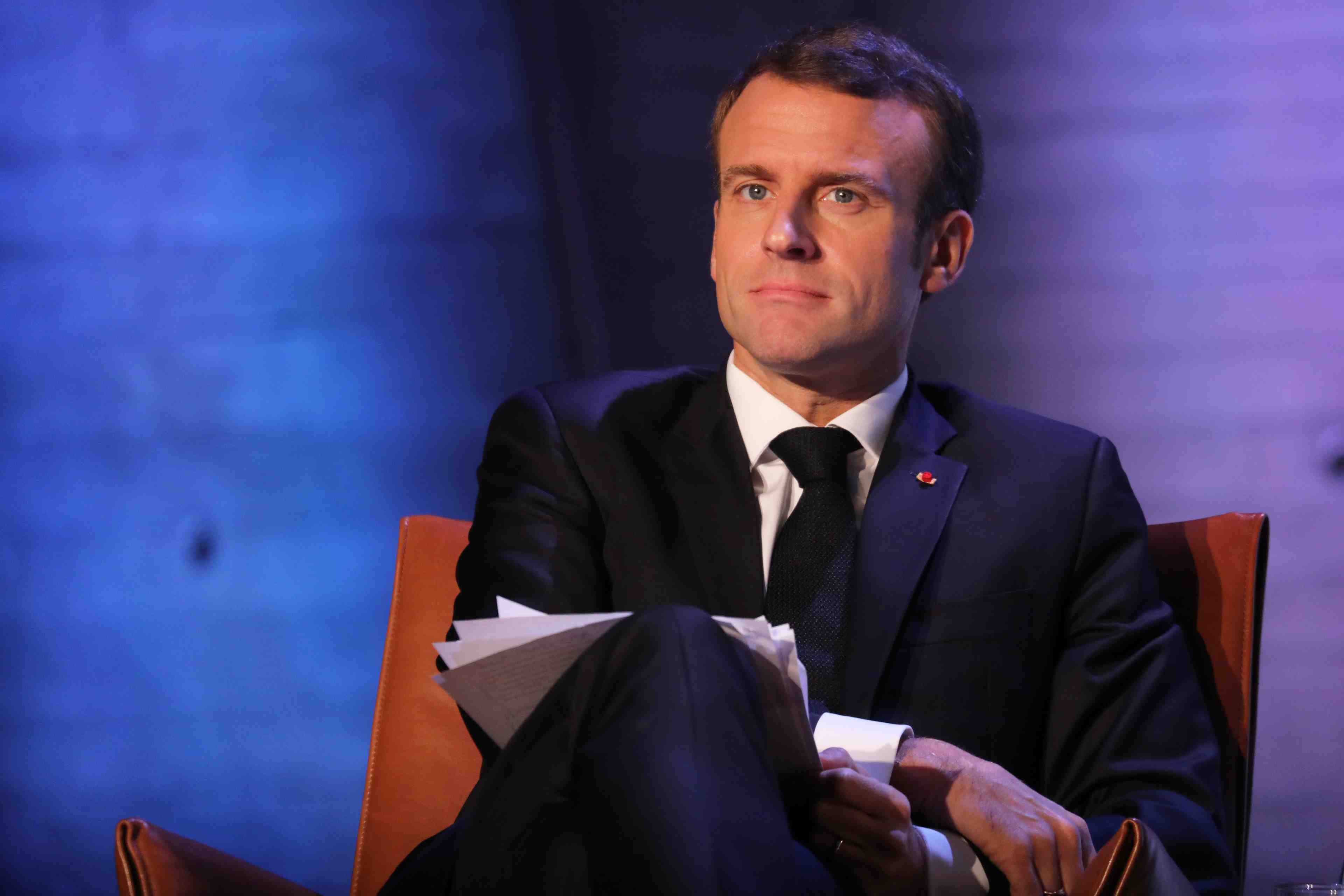 Brexit: le projet d'accord encourageant, il faut rester prudent, dit macron