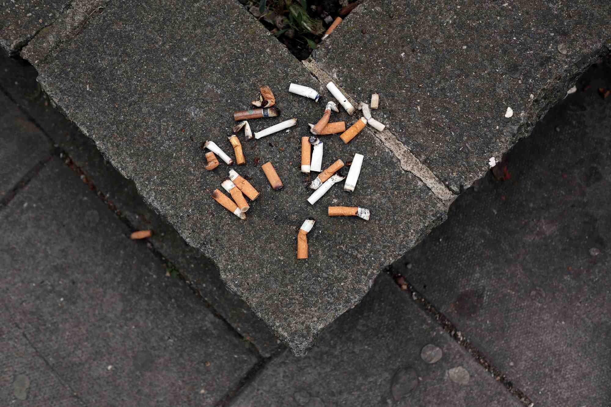 Grande-bretagne: un etude recommande de relever l'age legal pour acheter du tabac chaque annee