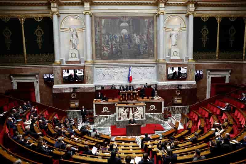 Un depute larem annonce qu'il ne votera pas le projet asile
