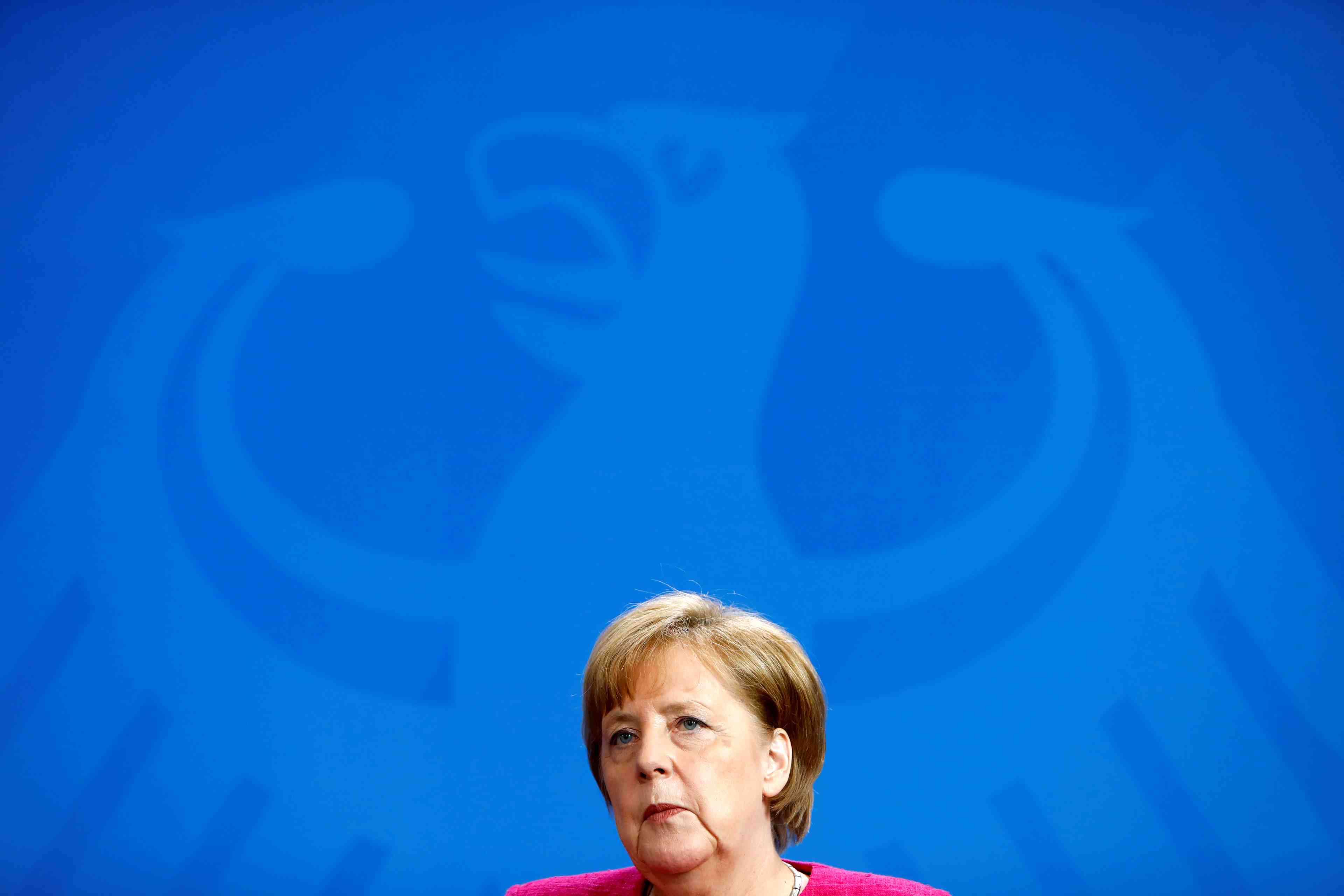Migrants: pour eviter une crise, merkel veut discuter avec d'autres etats