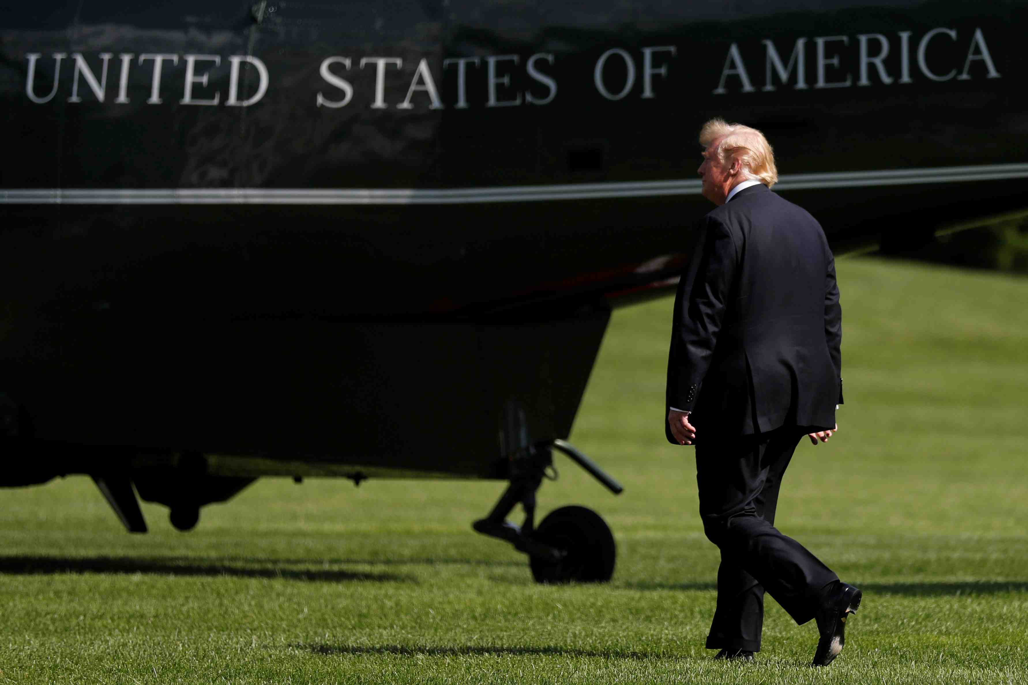 Droits de douanes sur l'automobile: trump repousse de six mois sa decision