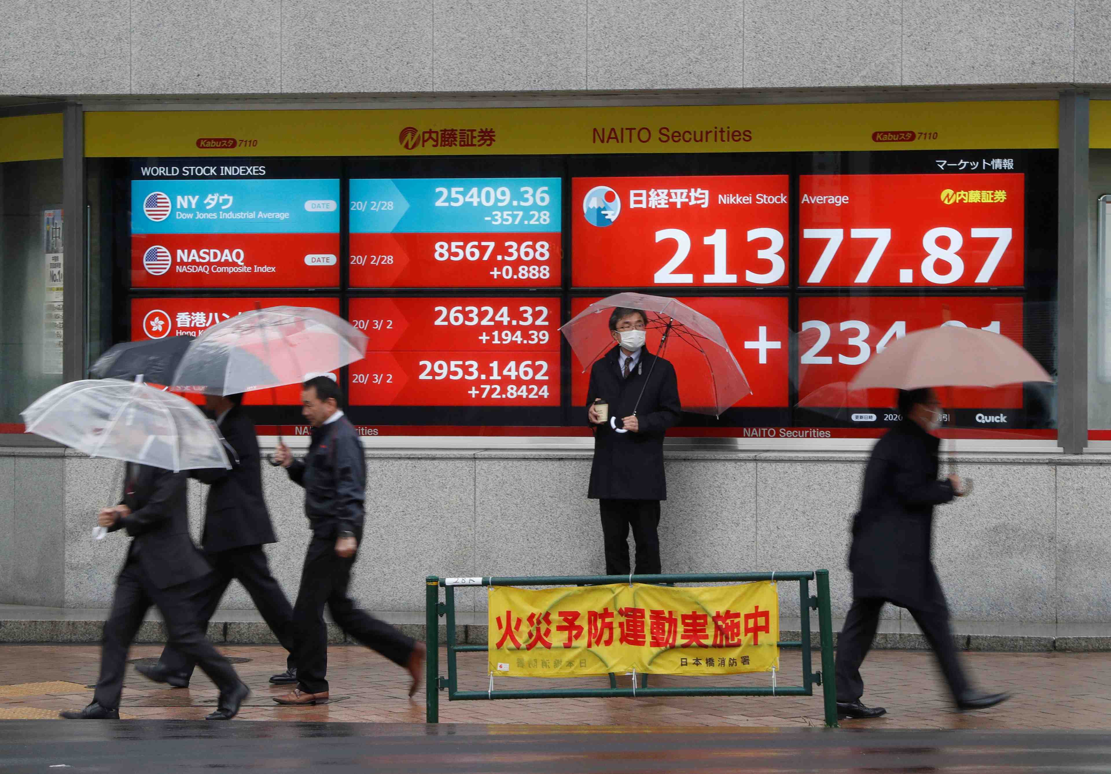 La bourse de tokyo termine en hausse