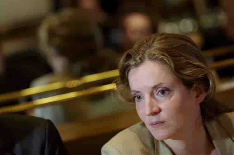 NKM suspend sa campagne pour raison familiale
