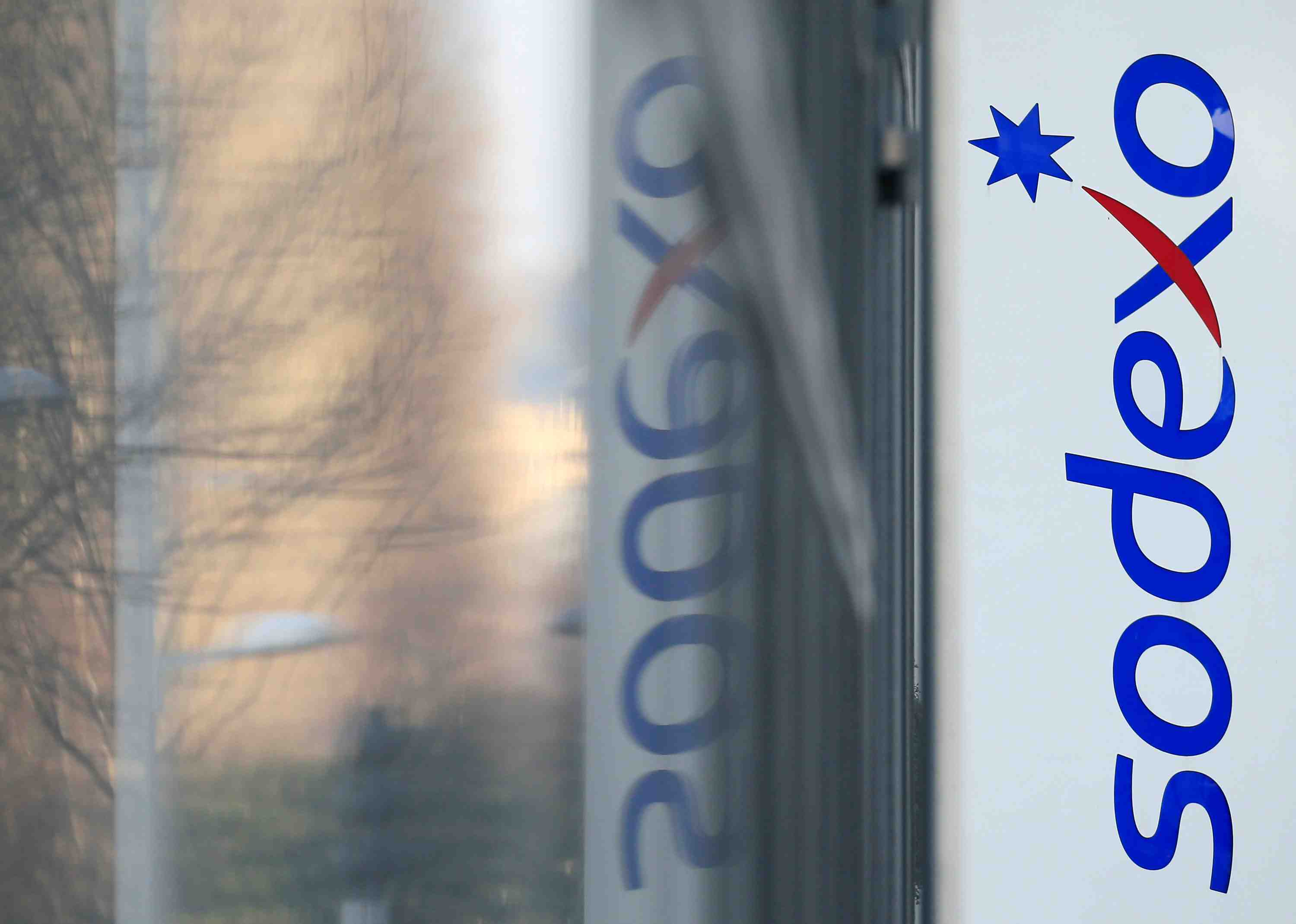 Sodexo confirme un 1er semestre en baisse et des objectifs revises