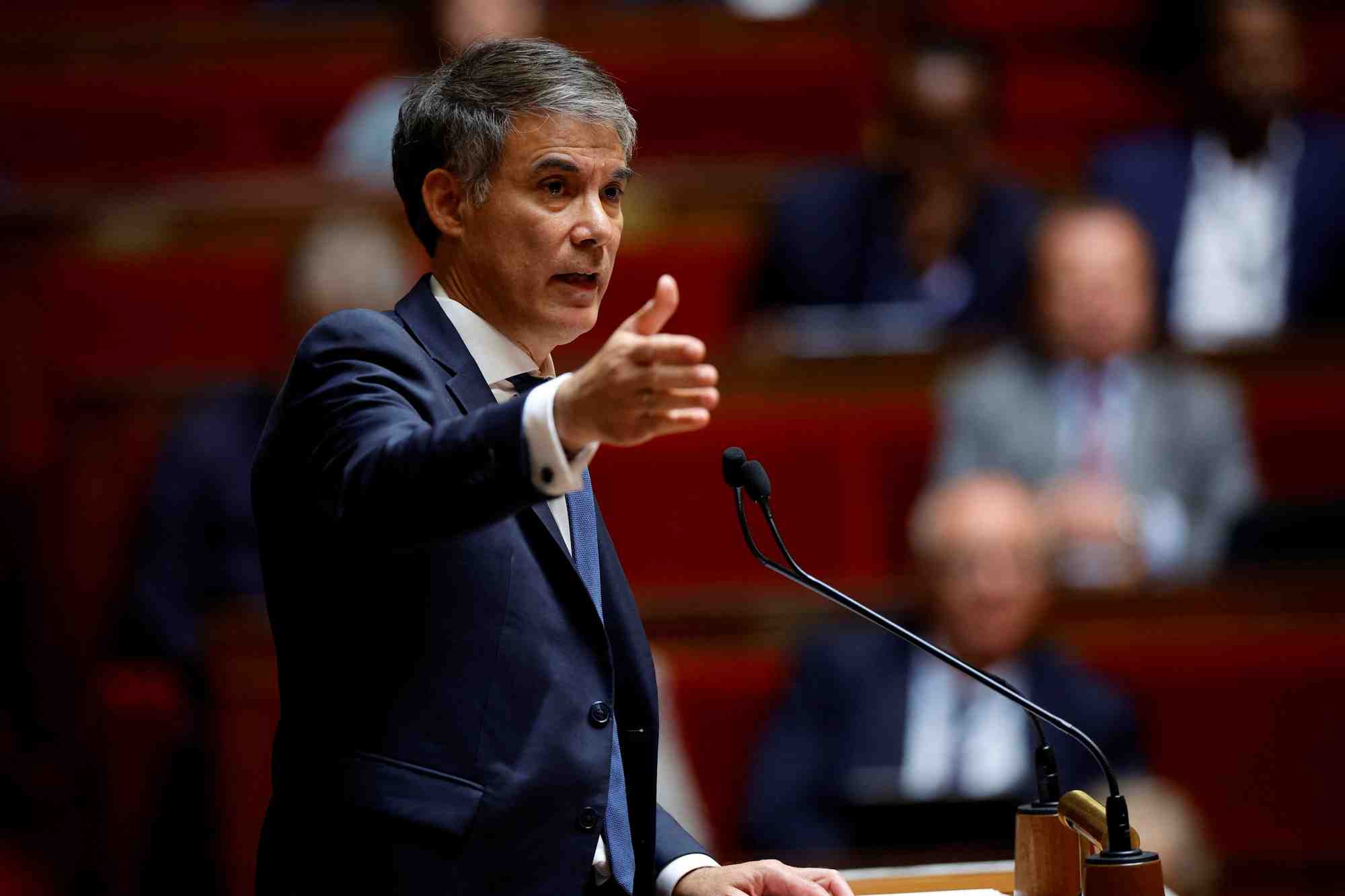 Le depute olivier faure, a l'assemblee nationale