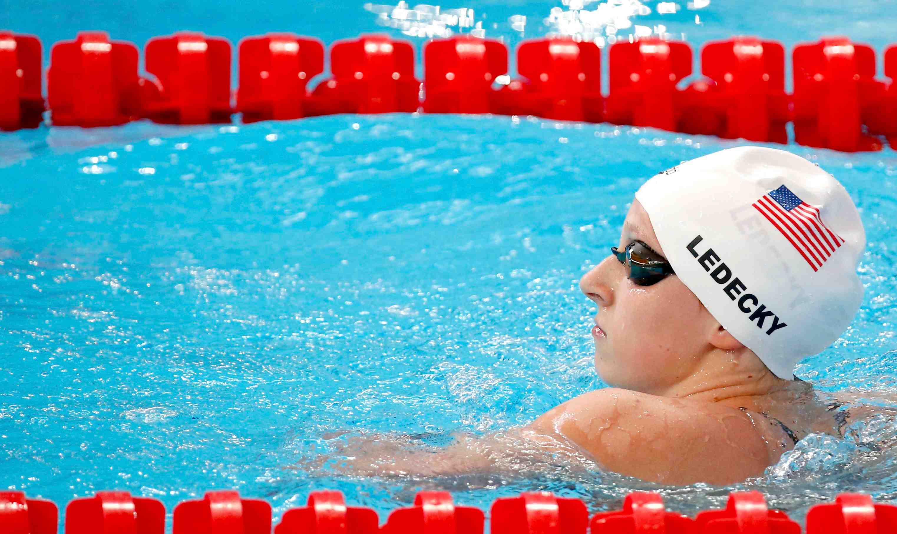 Katie ledecky prend les devants sur 800