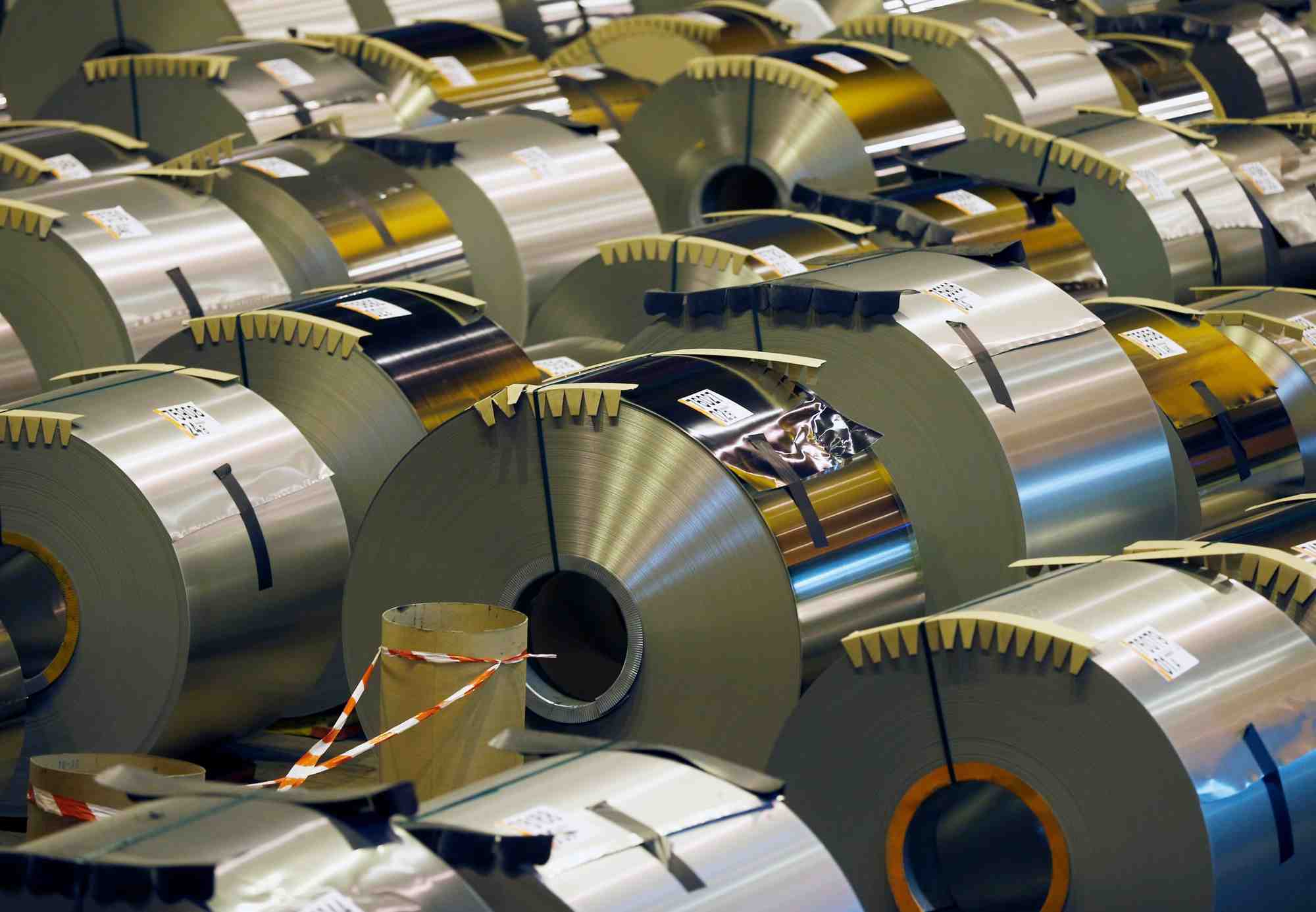Des bobines d'acier en usine