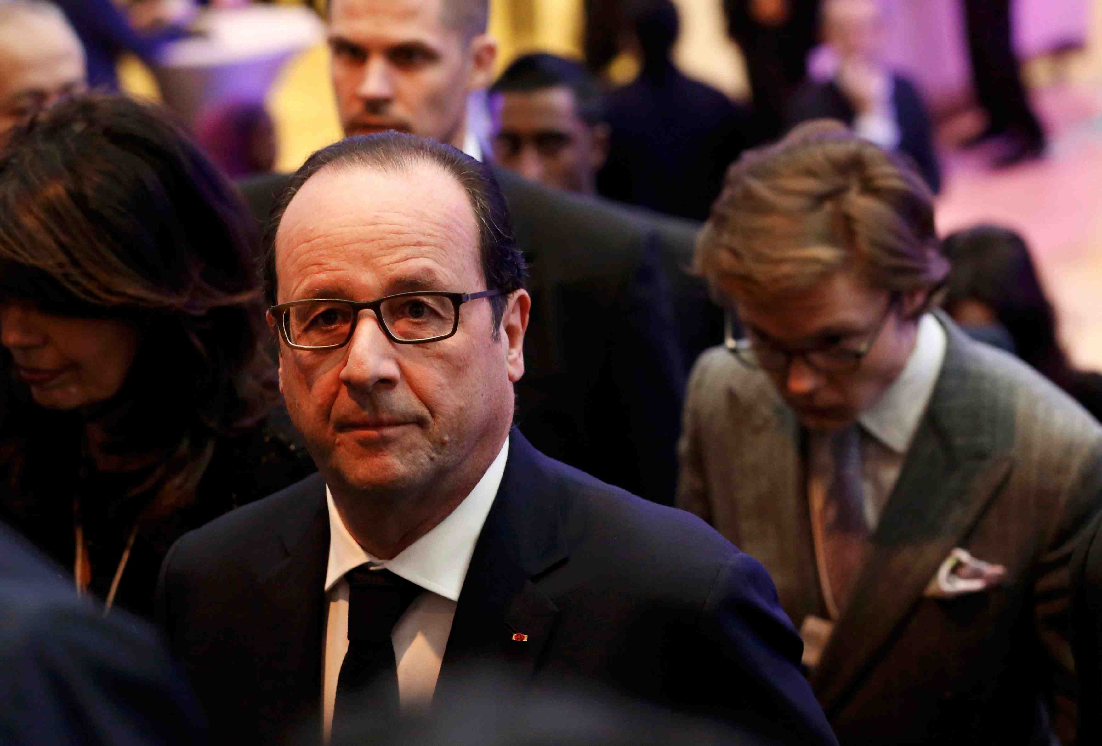 A son arrivee a davos, francois hollande appelle les entreprises a investir en france